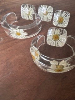 Cuff Bangle with Daisies