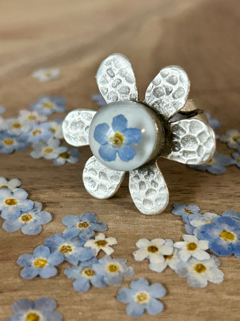 Flower-Shaped Ring with Forget-Me-Not Flowers