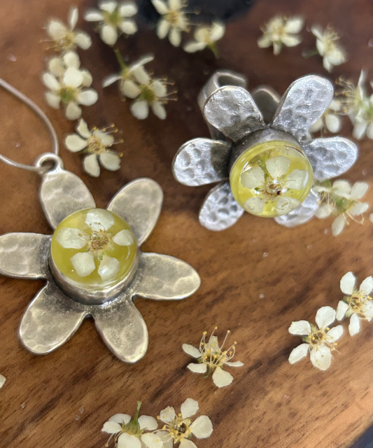 Flower Shape Ring with Chokeberry Flowers (adjustable)