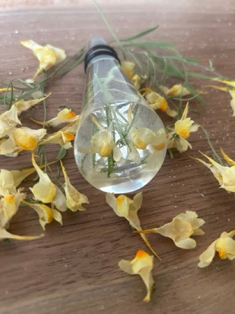 NEW Wine Stopper with Butter and Eggs Flowers